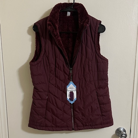 Free Country Jackets & Blazers - NWT Free Country Reversible Maroon Puffer Faux Fur Vest Large